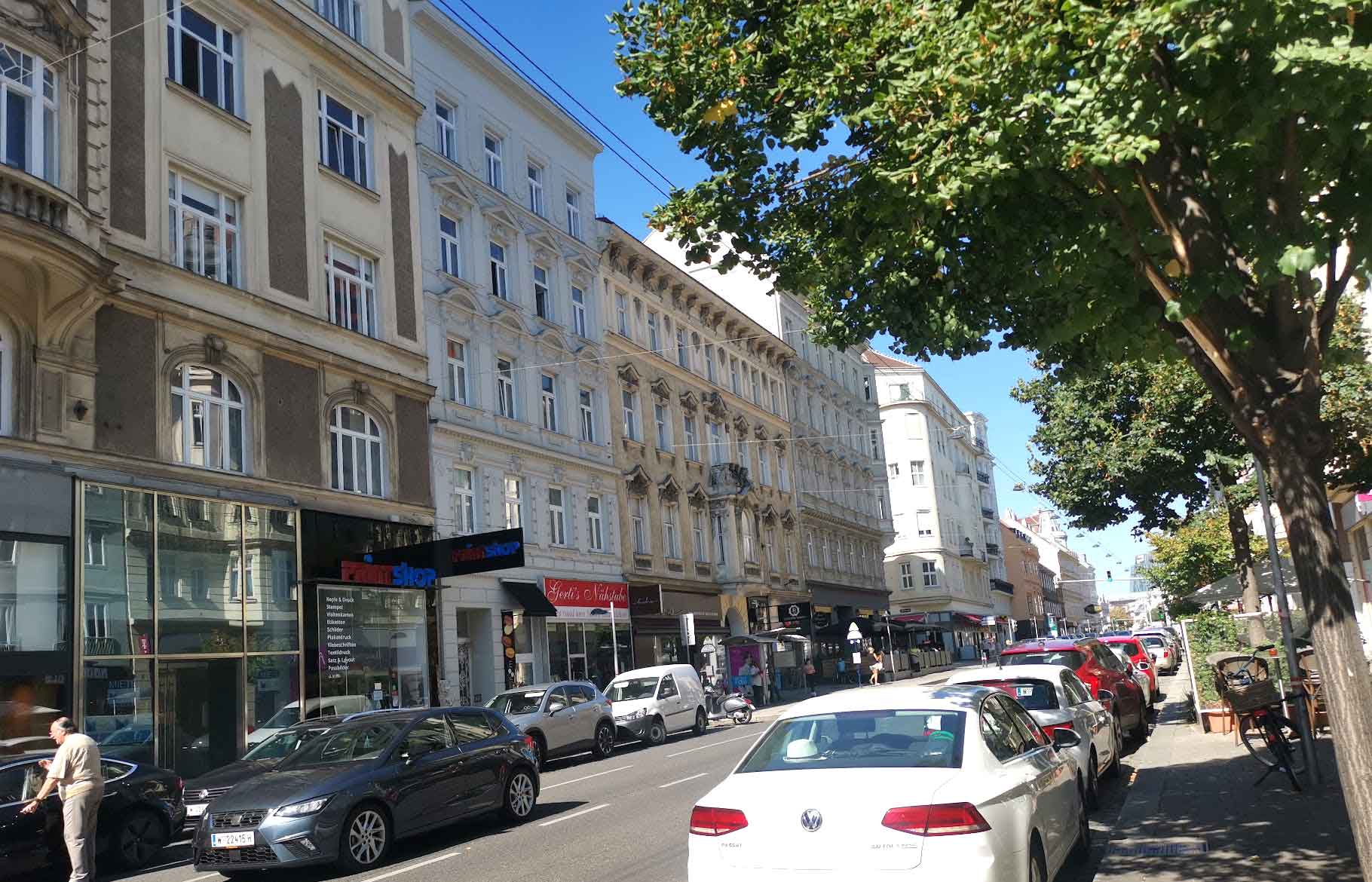Die Landstraßer Wirtschaft hat klare Anforderungen an die Landstraße: Sie braucht ausreichend Ladezonen, genügend Parkplätze sowie Grünflächen und Möglichkeiten für die Außengastronomie. Diese Bedürfnisse stehen im Mittelpunkt der geplanten Umgestaltung der Straße. Foto: Taramona